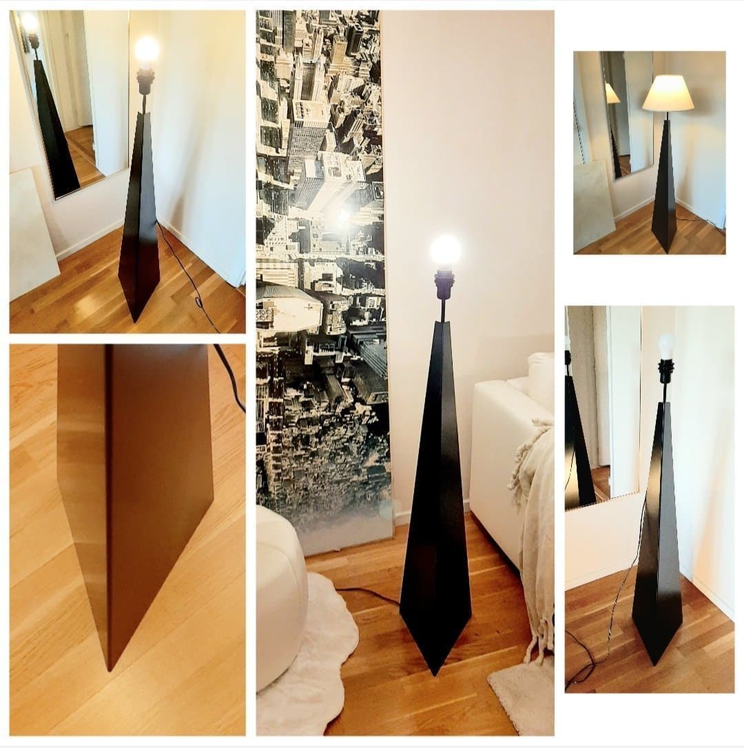 Unik XL Lampfot i svart metall, pyramidformad, 90-talet, i Hägersten