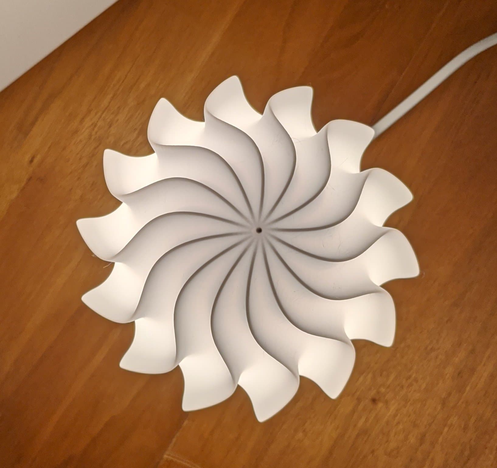 Snygg bordslampa "Soft Ice" i unik design, vit