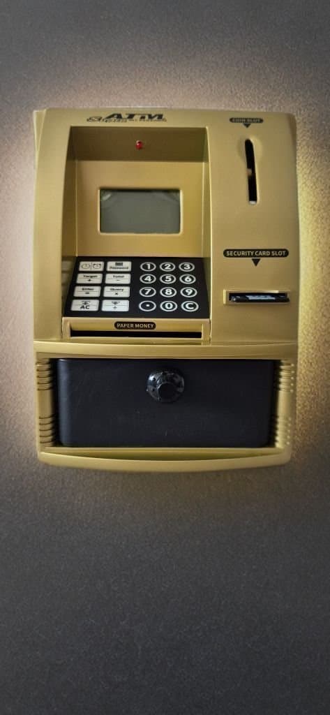Elektronisk bankomat sparbössa med kort och lösenord – pedagogisk present