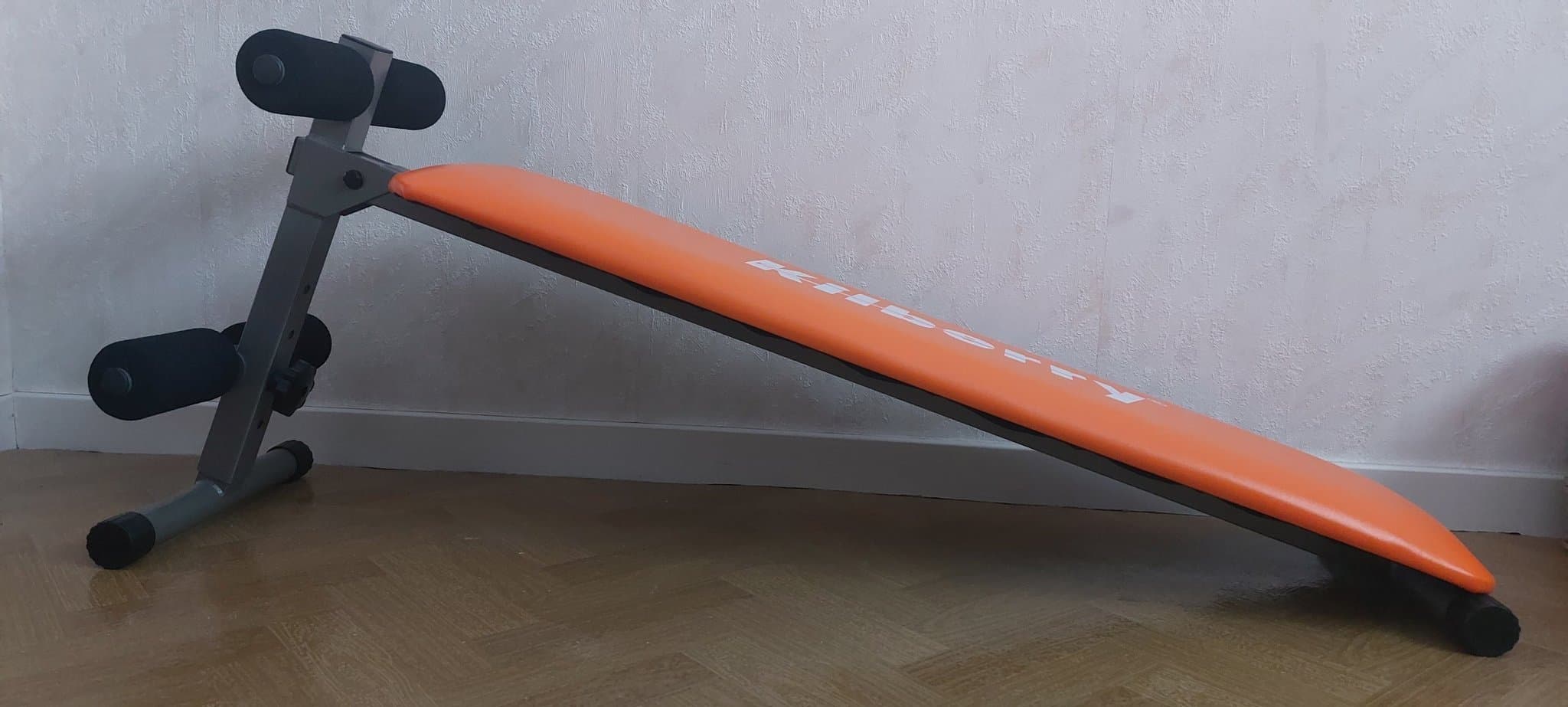 Sit-up bänk för magträning