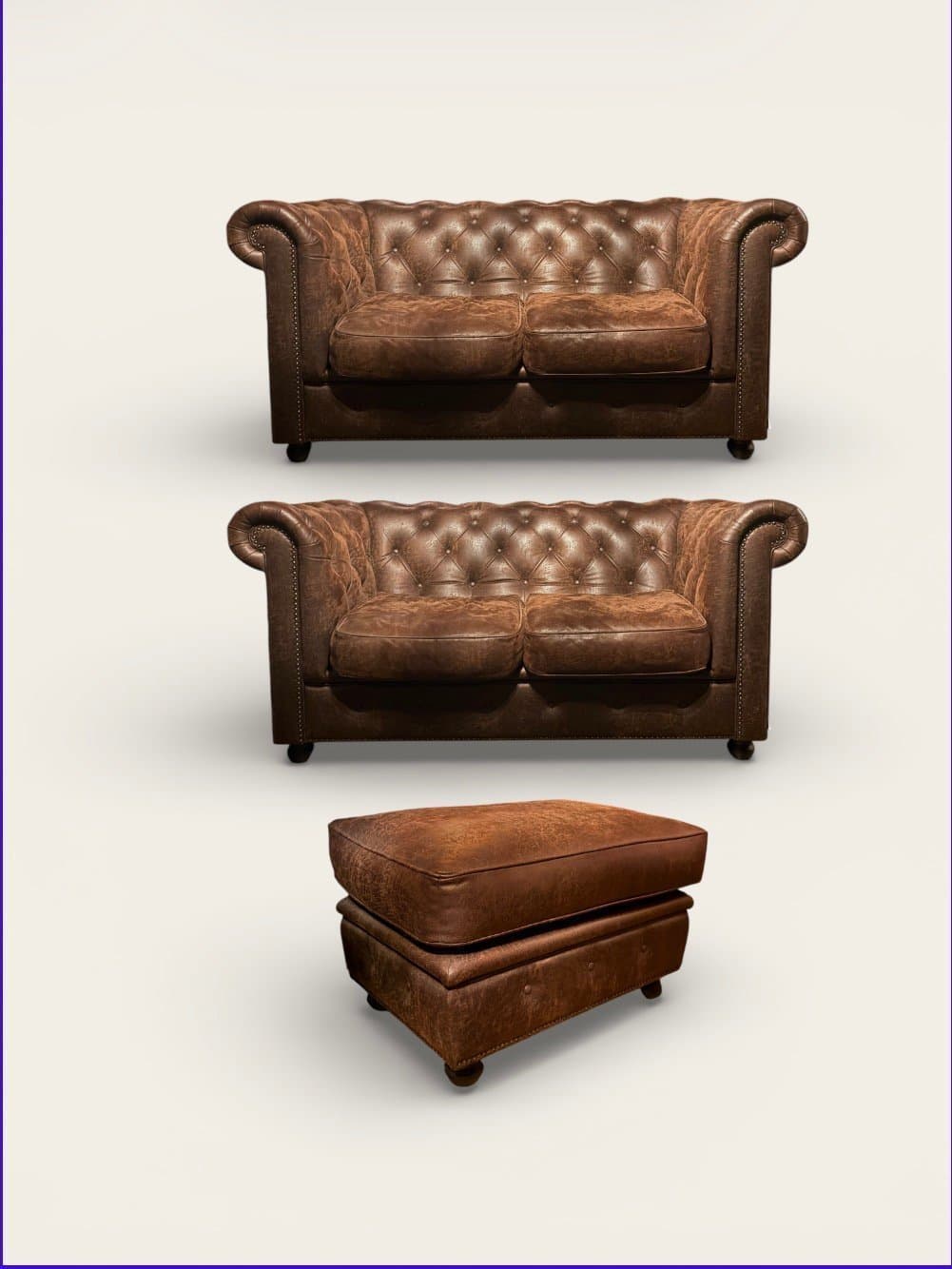 Exklusiv Soffgrupp Stalands "Hartland" – 2 Soffor + Pall (Chesterfield)