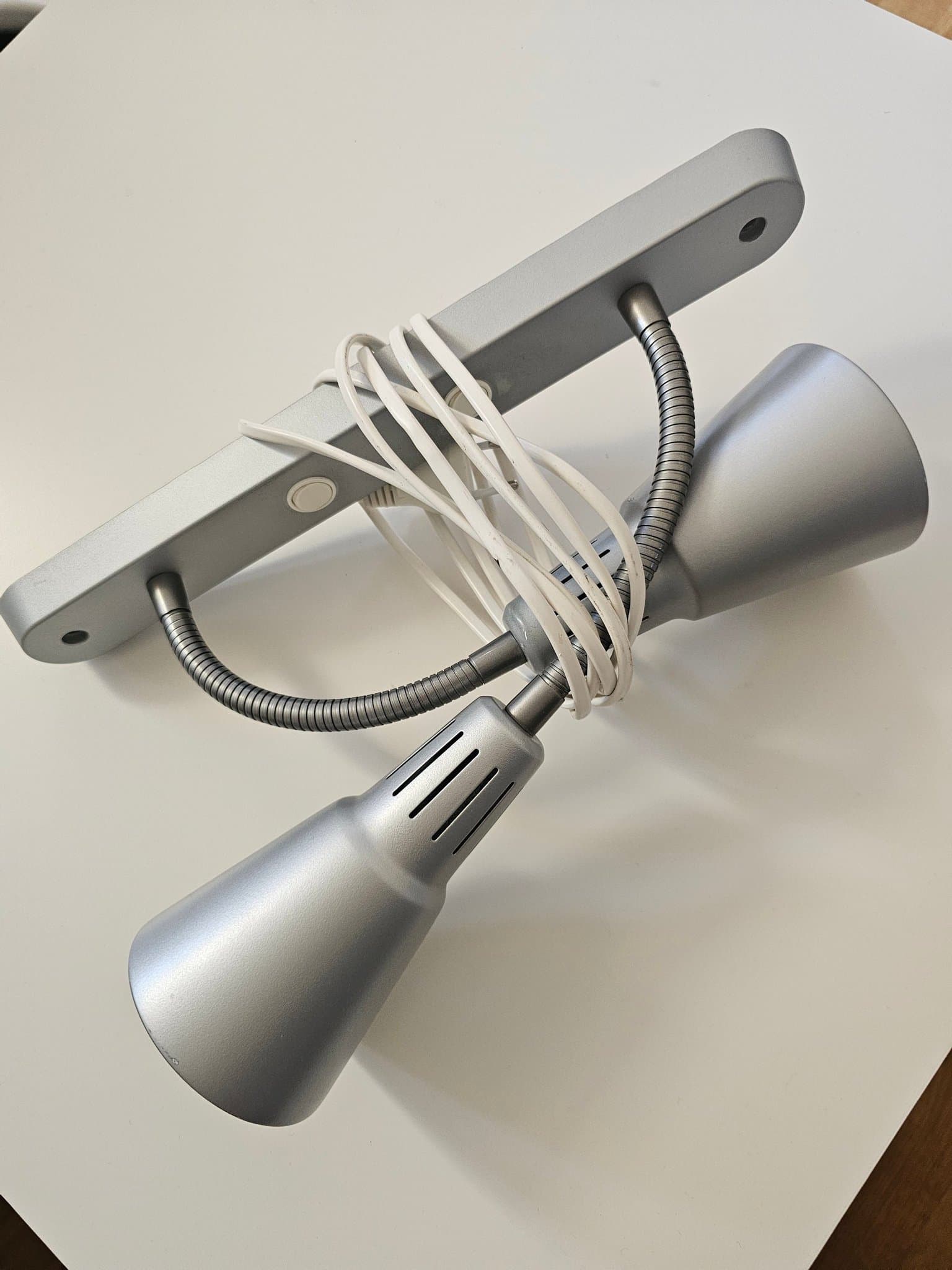 IKEA KVART Vägglampa med två riktbara spotlights