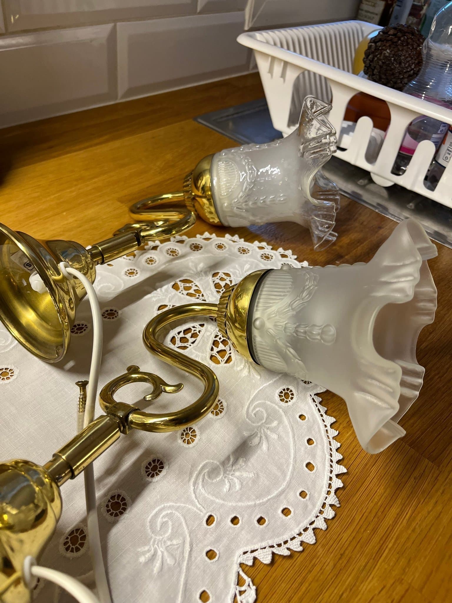 2 st BORENS VINTAGE VÄGGLAMPOR i MÄSSING MÄRKES LAMPOR- JORDAD