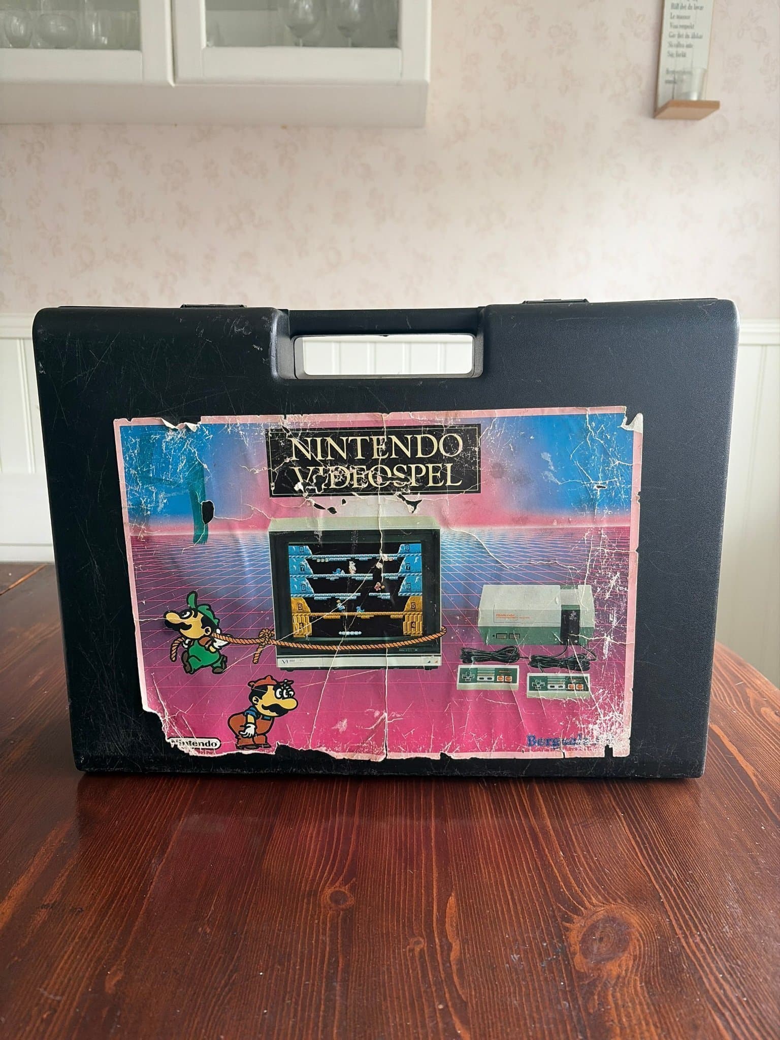 Hyrväska för Nintendo 8-bit NES från sent 80-tal! Bergsala!