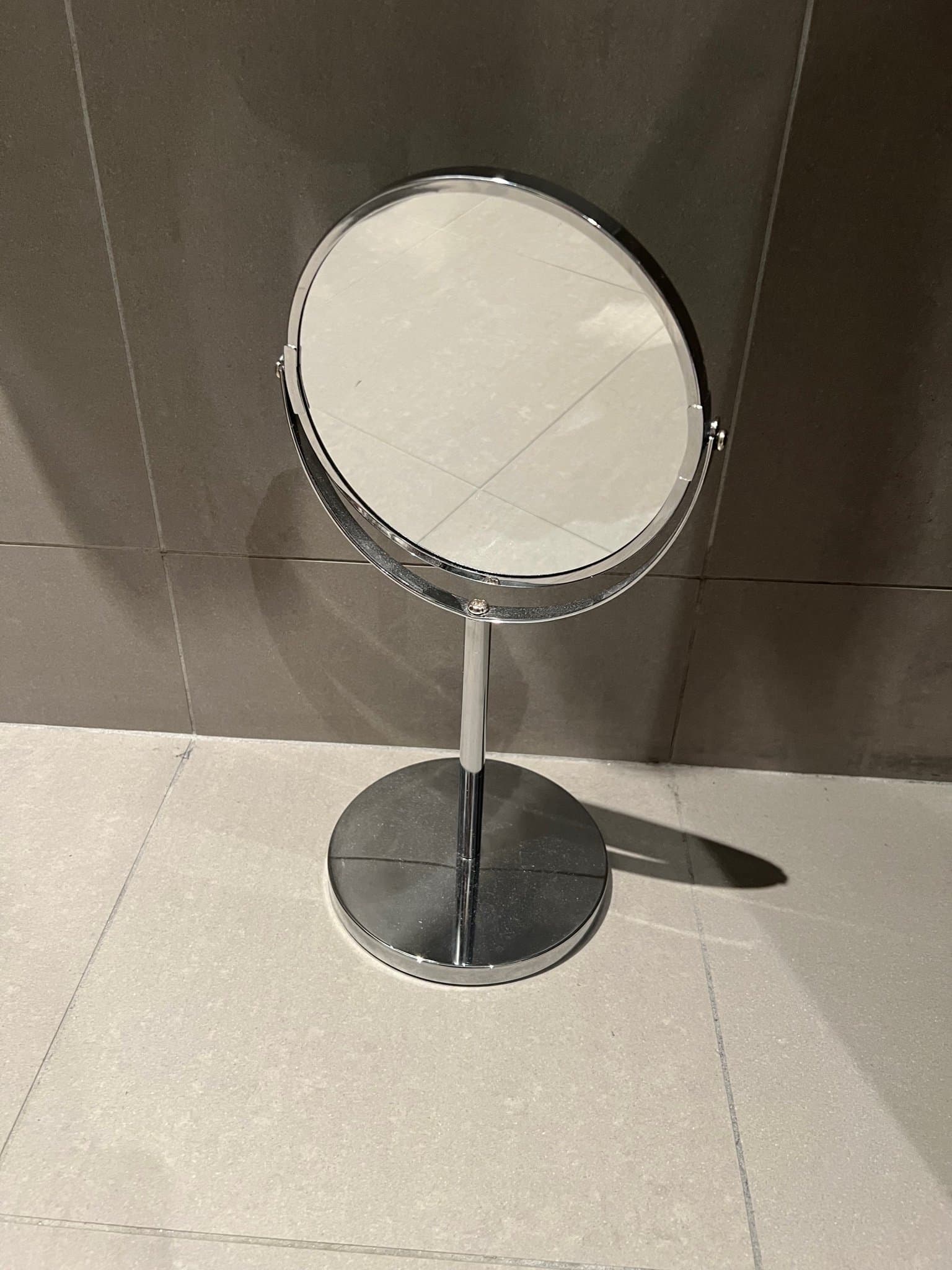 Dubbelsidig bordsspegel