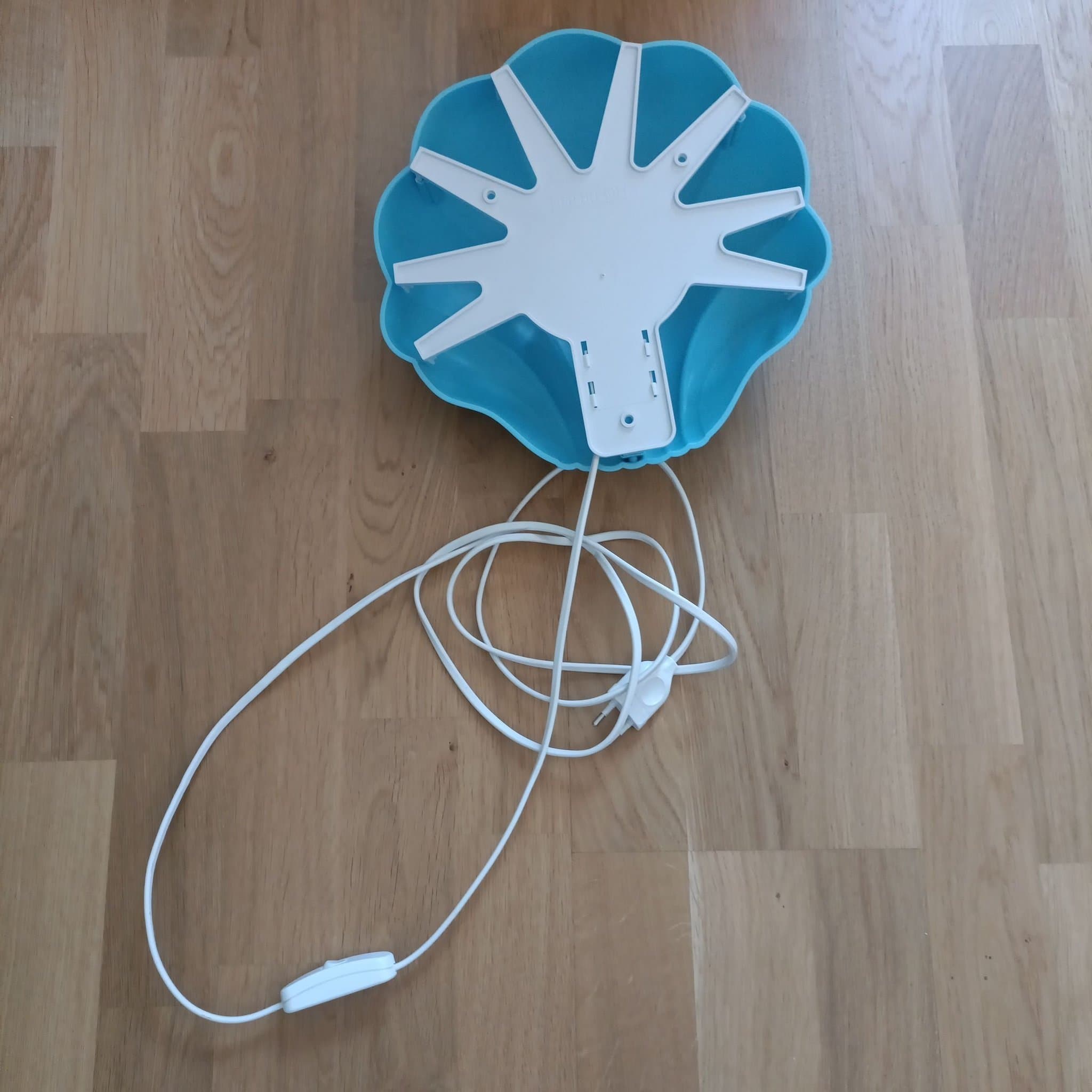 Vägglampa i form av en snäcka vintage från IKEA