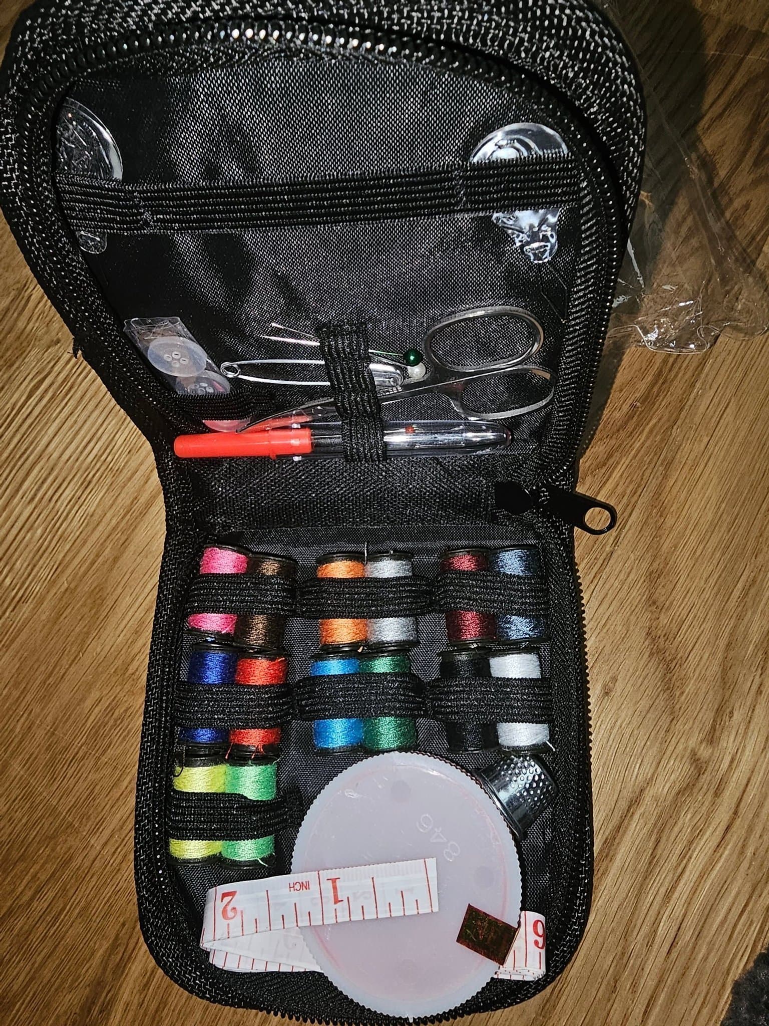 Förvaringslåda för hemsömnadssatser