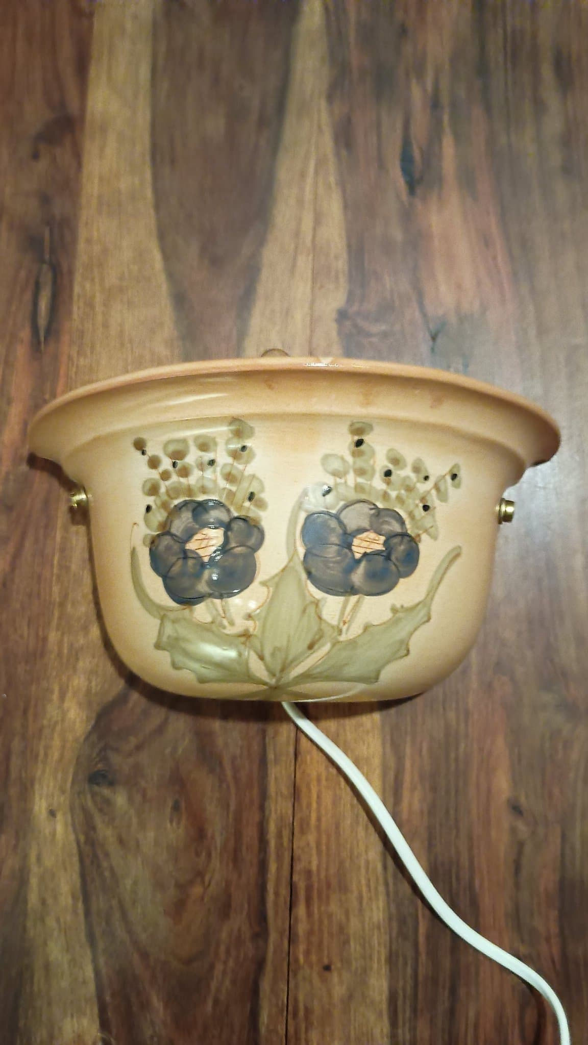 Retro vägglampa i keramik/porslin – handmålad blommor – Ca 70-tal