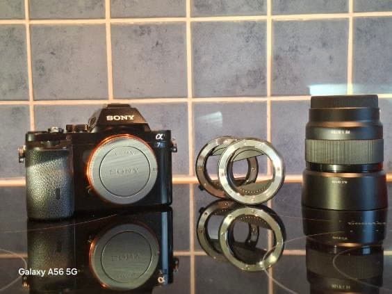 Sony Alpha 7S kamera med objektiv och mellanringar
