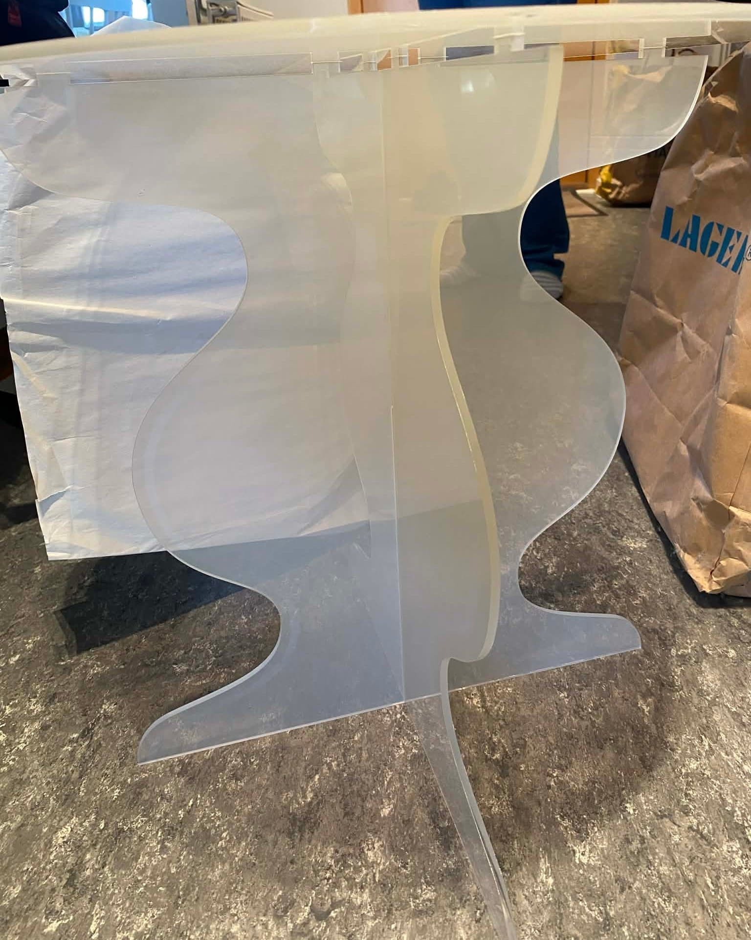 Nytt Litet prydnadsbord i hårdplast från lagerhaus