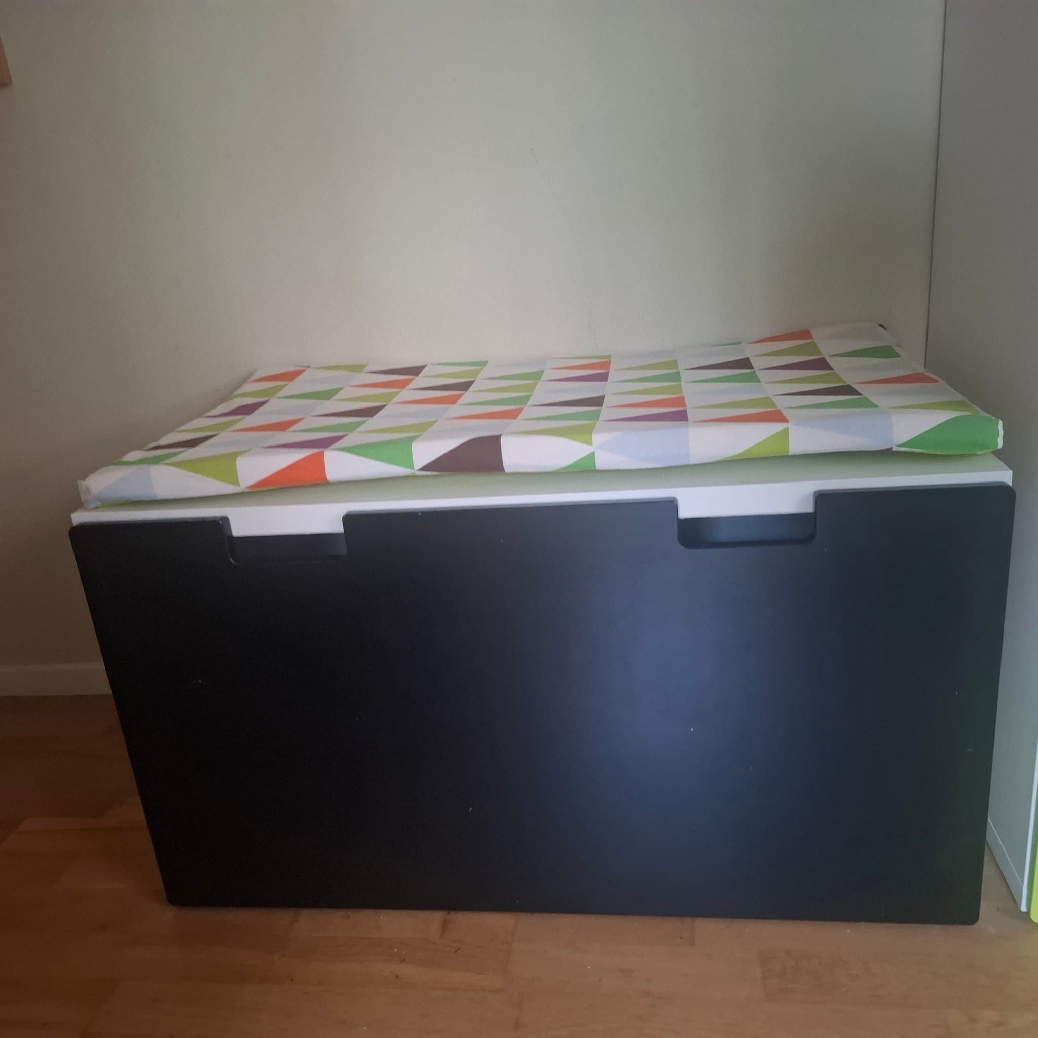 Stuva-Förvaringsbänk med dyna