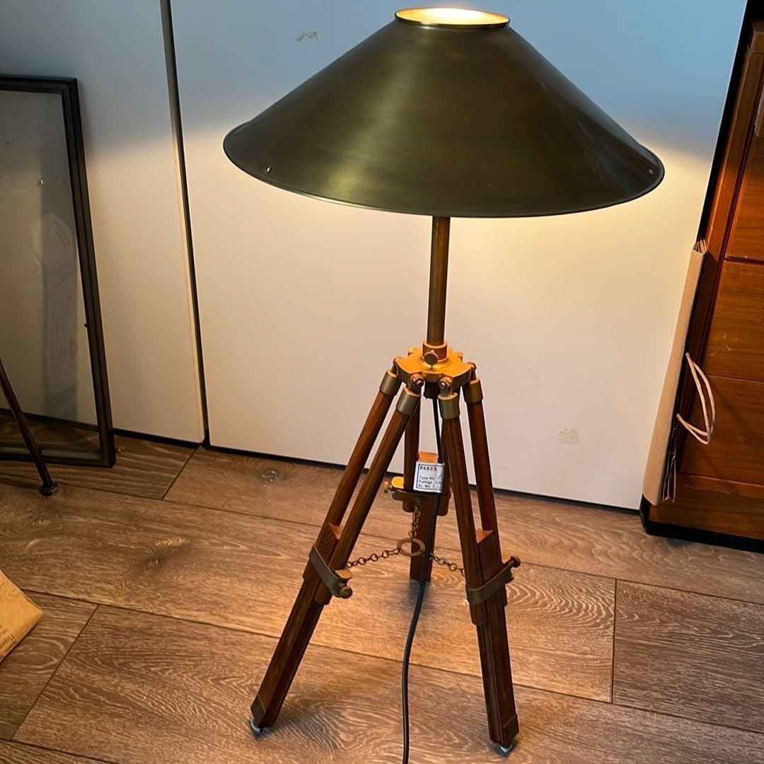 Bordslampa i mässing och trä, PAREX