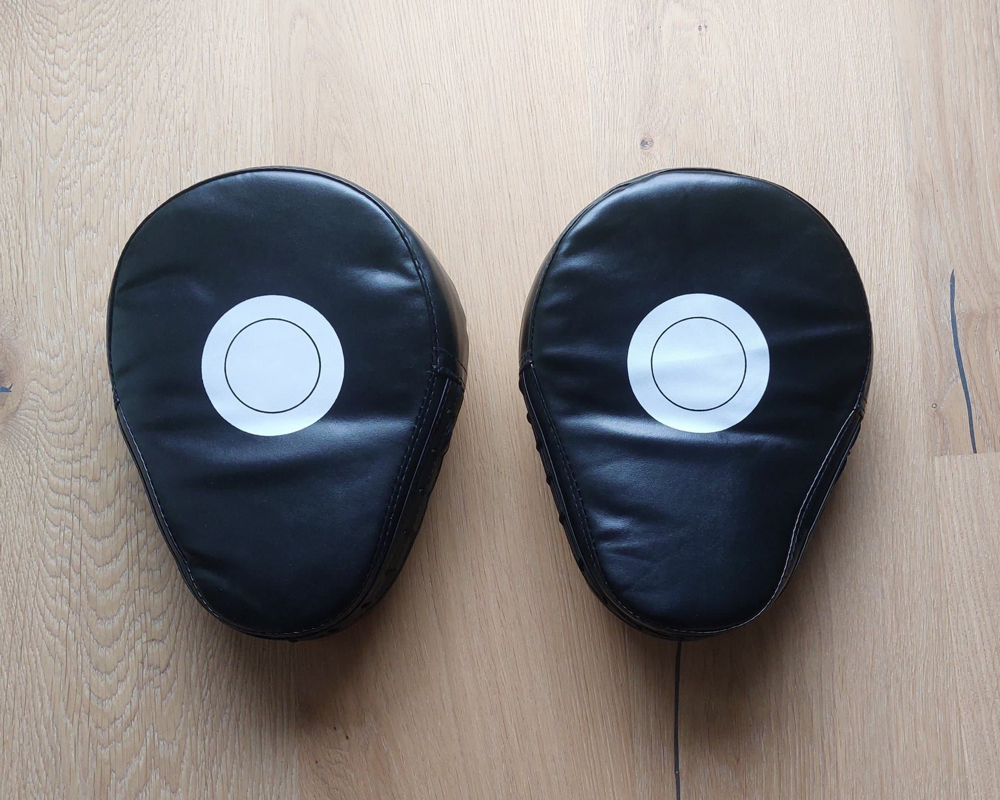 2st mittsar, boxningsdynor.