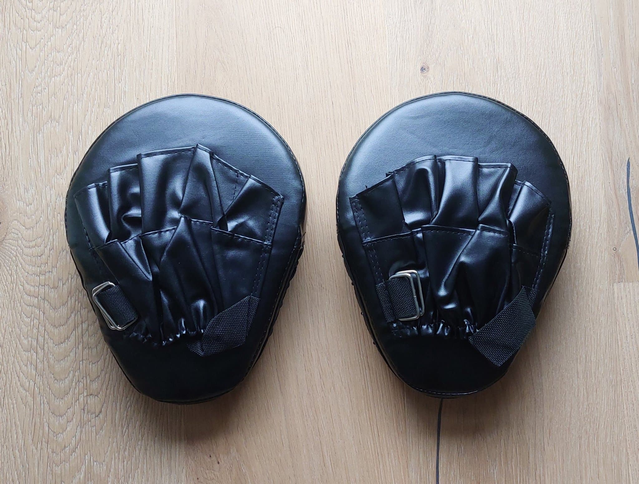 2st mittsar, boxningsdynor.