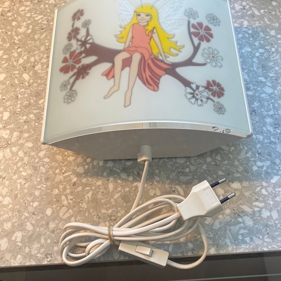 Vägglampa till barnrum med älvmotiv-BELID
