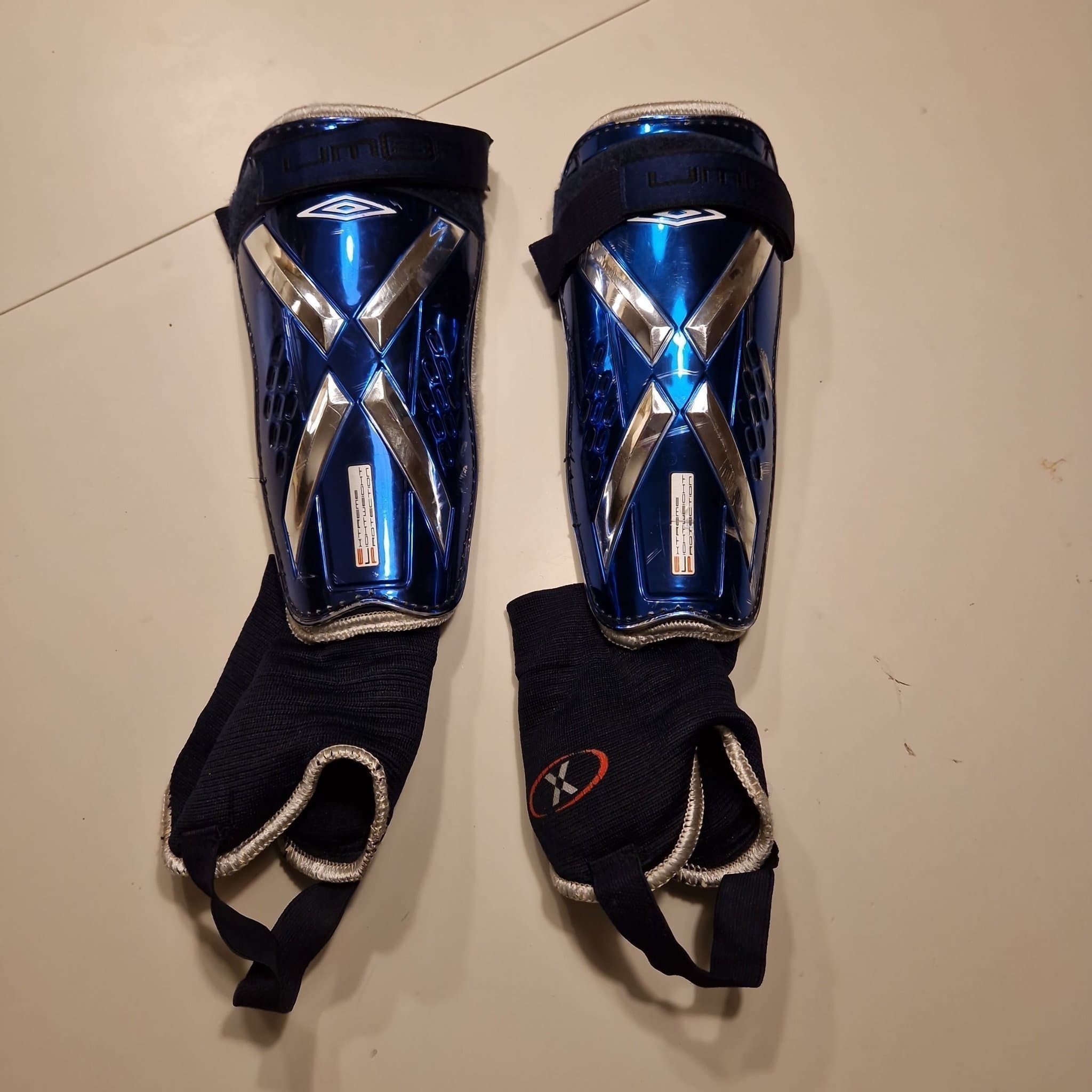 Umbro Benskydd - Storlek L