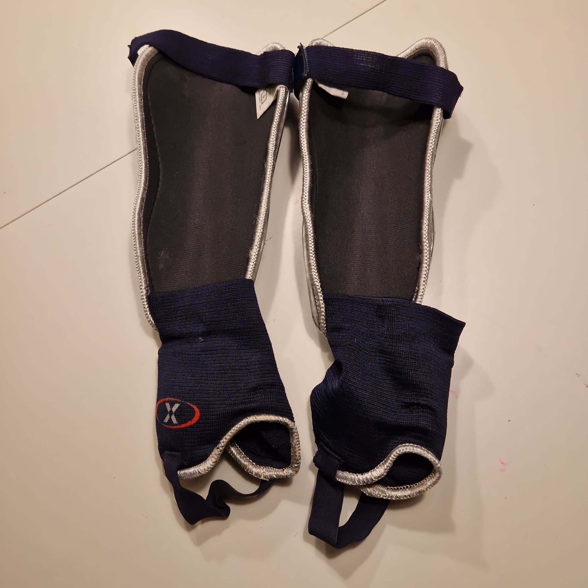 Umbro Benskydd - Storlek L