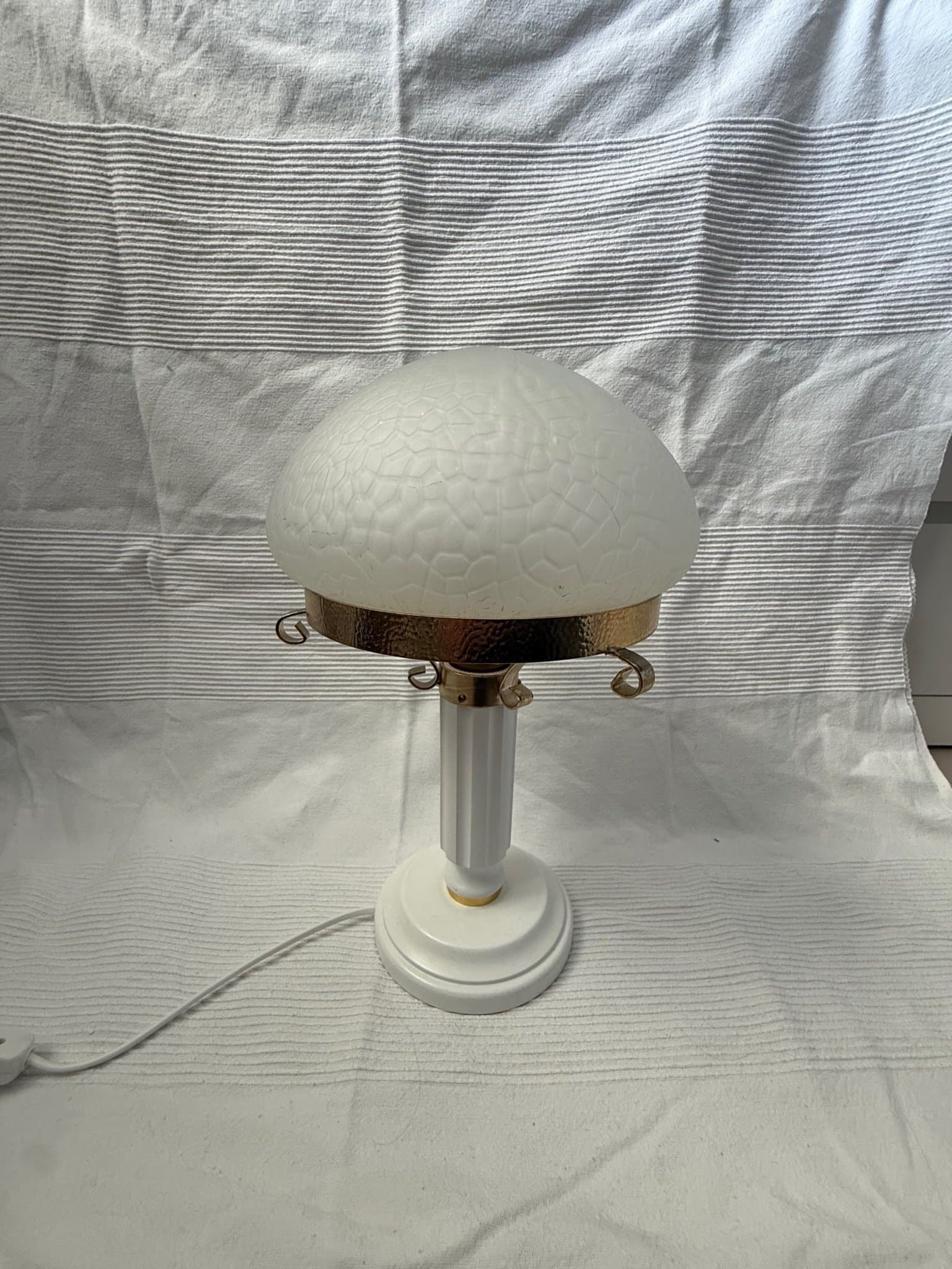 Bordslampa - Vit - Glaskupol - Mässingsdetalj
