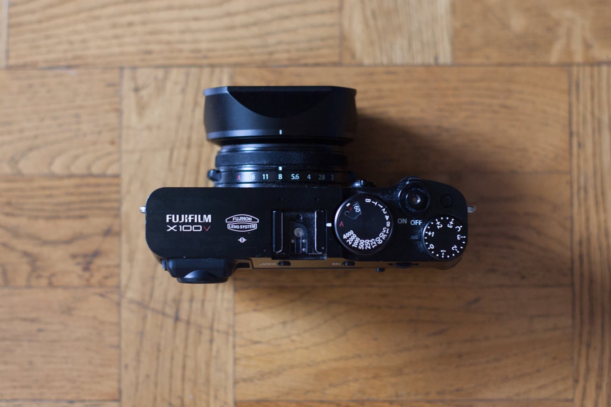 Fujifilm X100V med många tillbehör! Endast 9600 exponeringar!