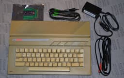 Atari 65XE med ny bildkabel, 2st nätaggregat samt flashcart 16MB | PAL/europeisk