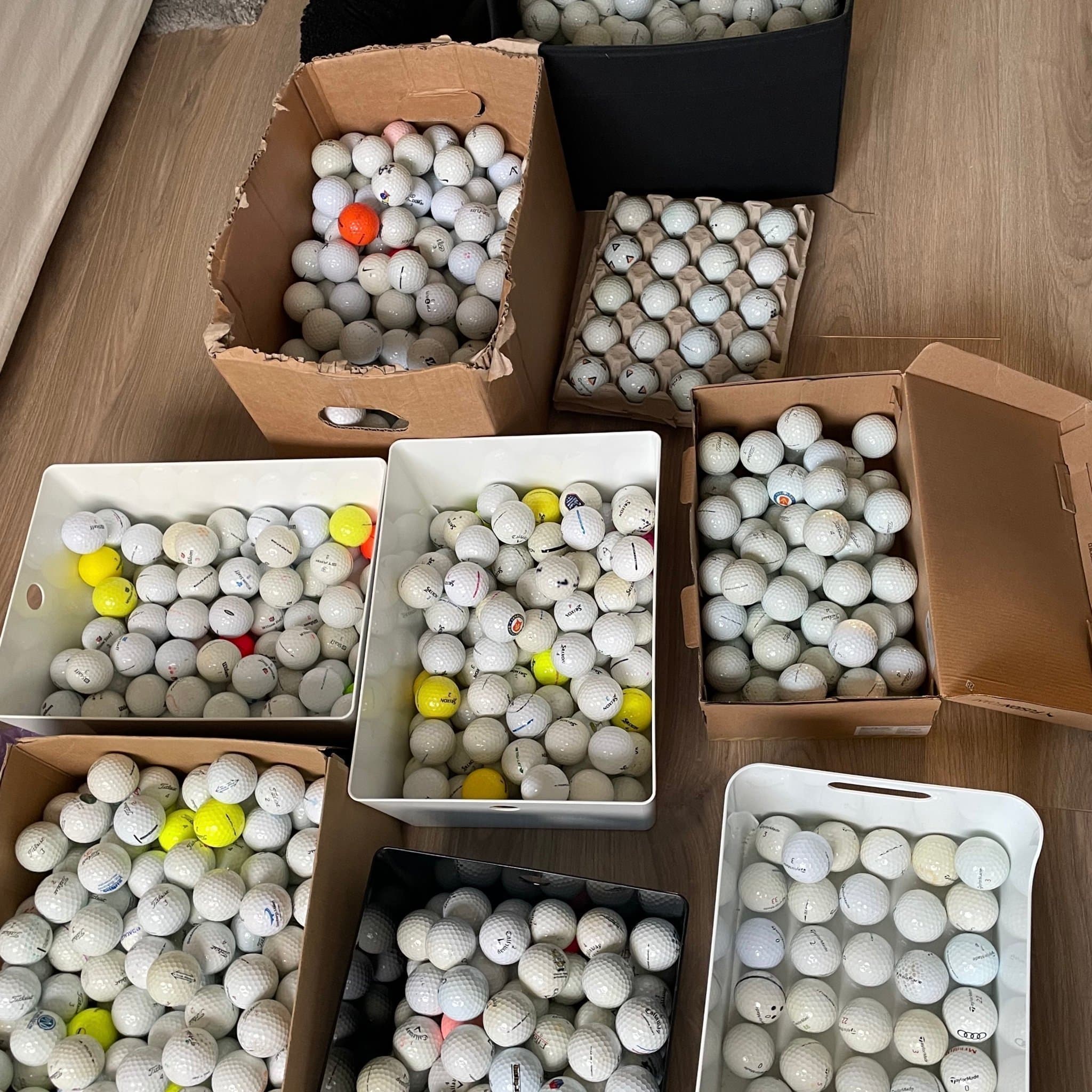 24 blandade golfbollar a/b klass