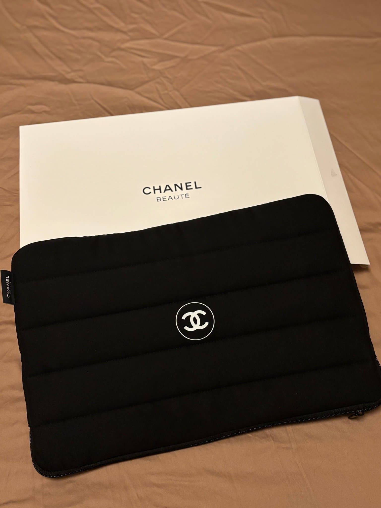 Chanel Svart Laptopfodral stor necessär