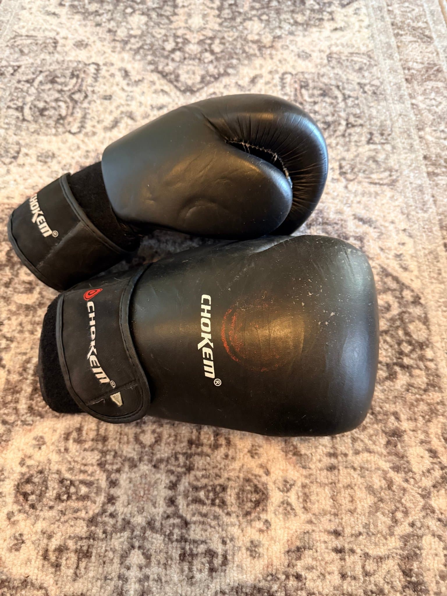 Adidas benskydd och Chokem boxhandskar