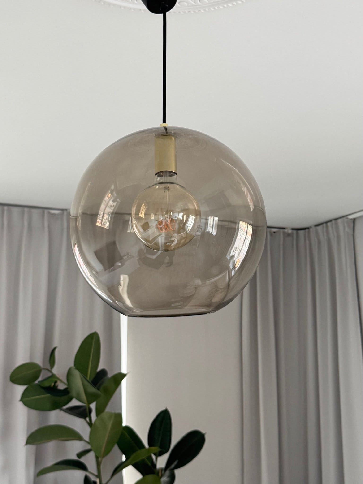 Taklampa i rökfärgat glas (inkl ljuskälla)