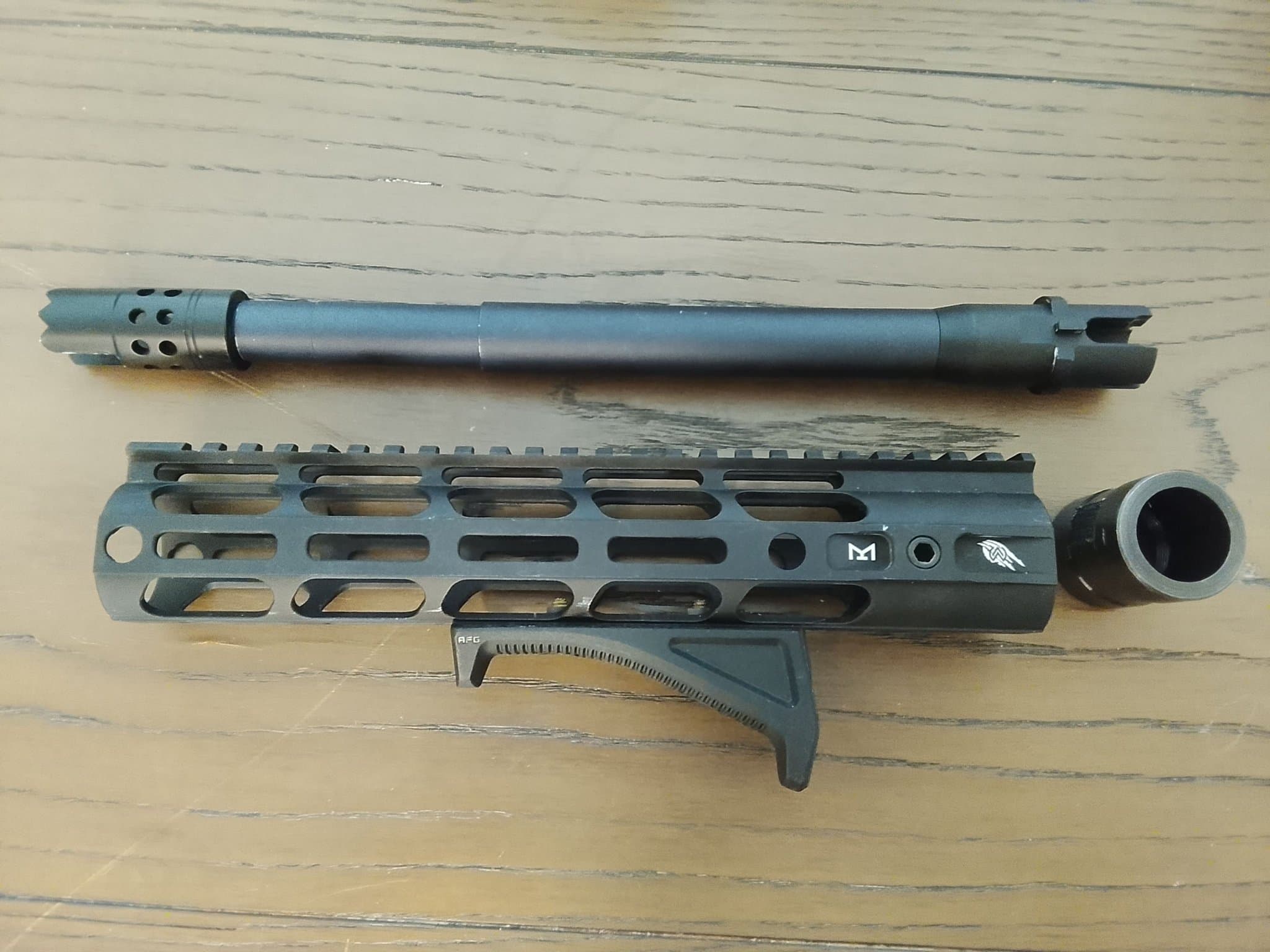 Airsoft MTW invictus handguard med pipa