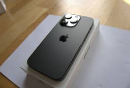 Iphone 14 pro 256gb i nyskick och helt repfri + 12 skal