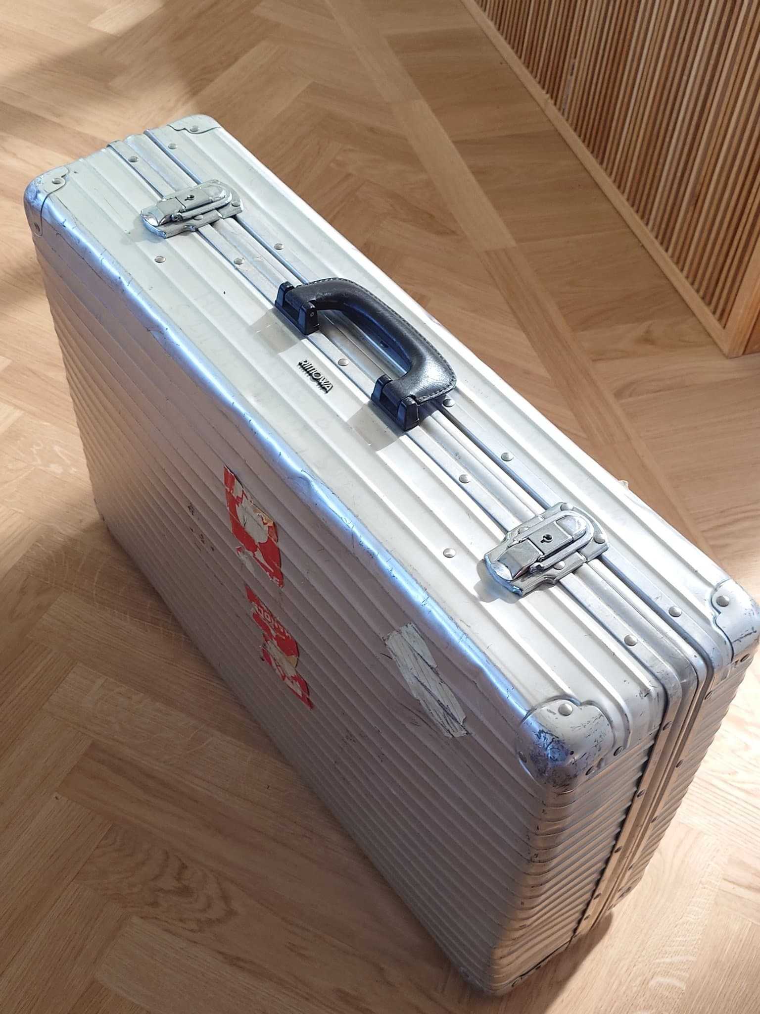 Rimowa Resväska i silver