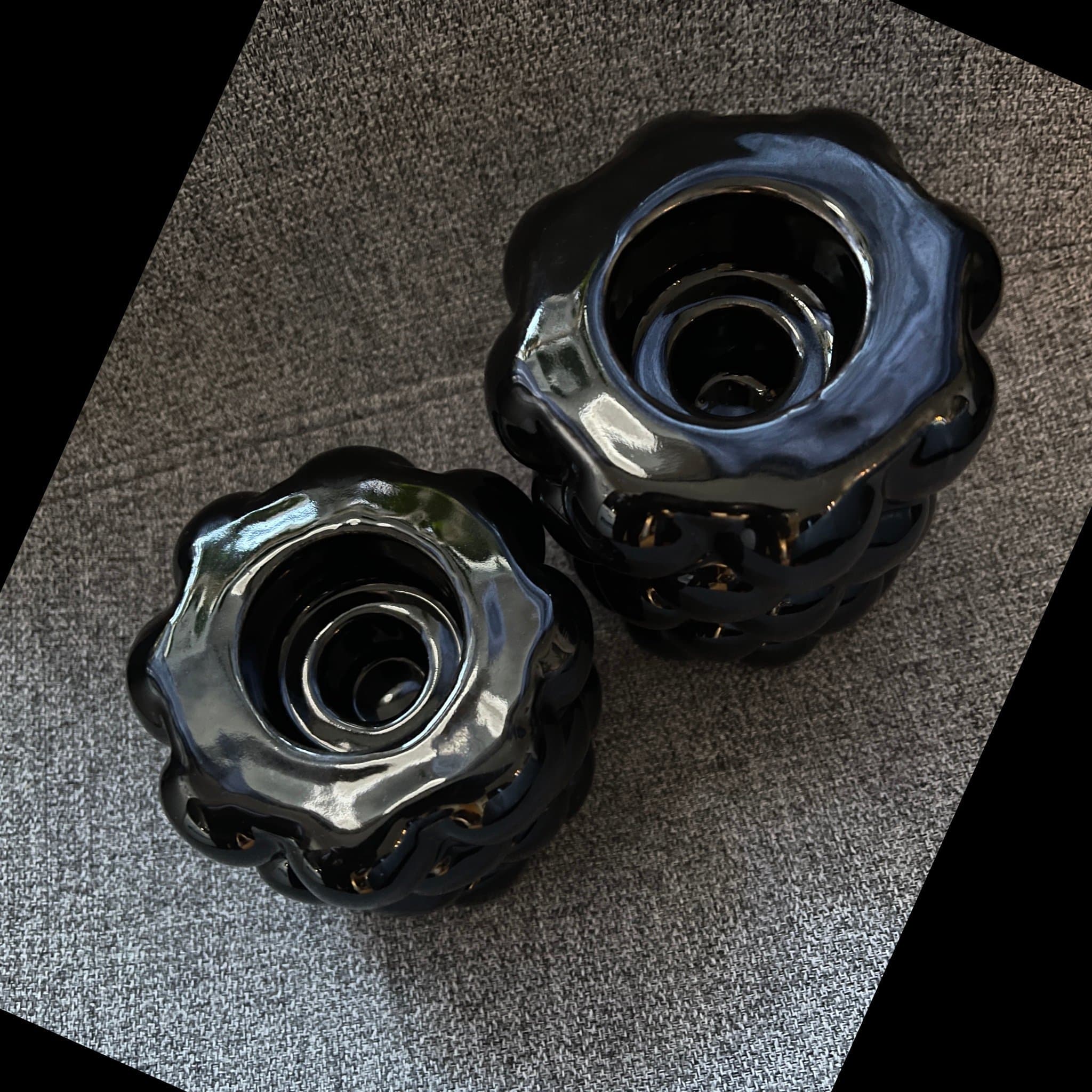 Två svarta Bubbliga ljusstakar för både Kronljus & Värmeljus