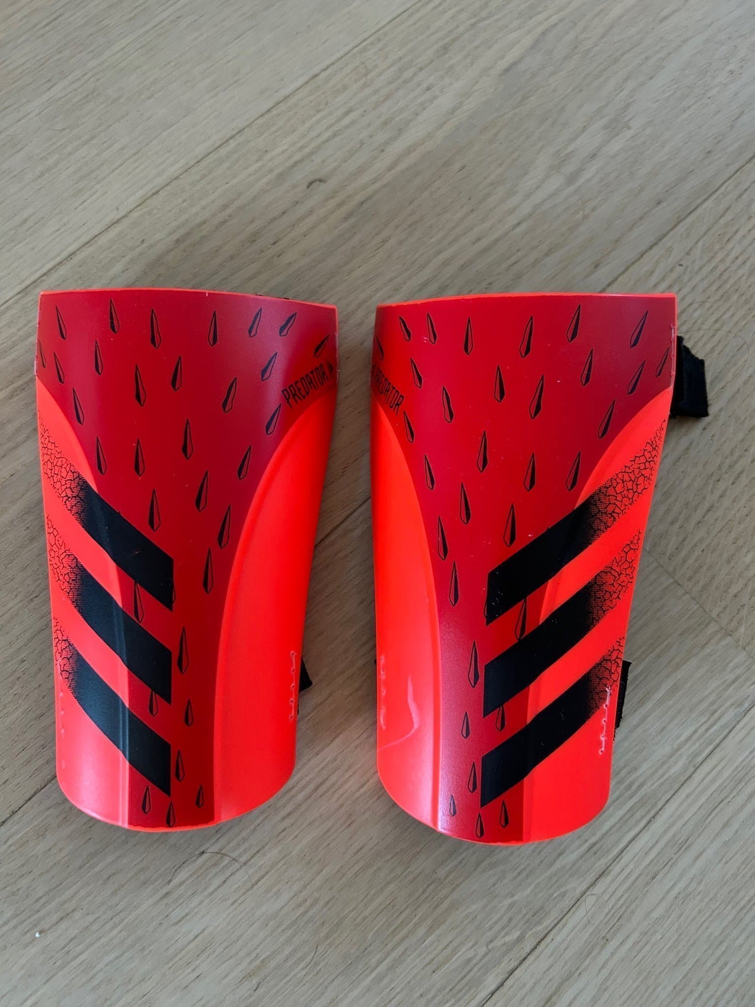 Adidas Predator fotbollsbenskydd