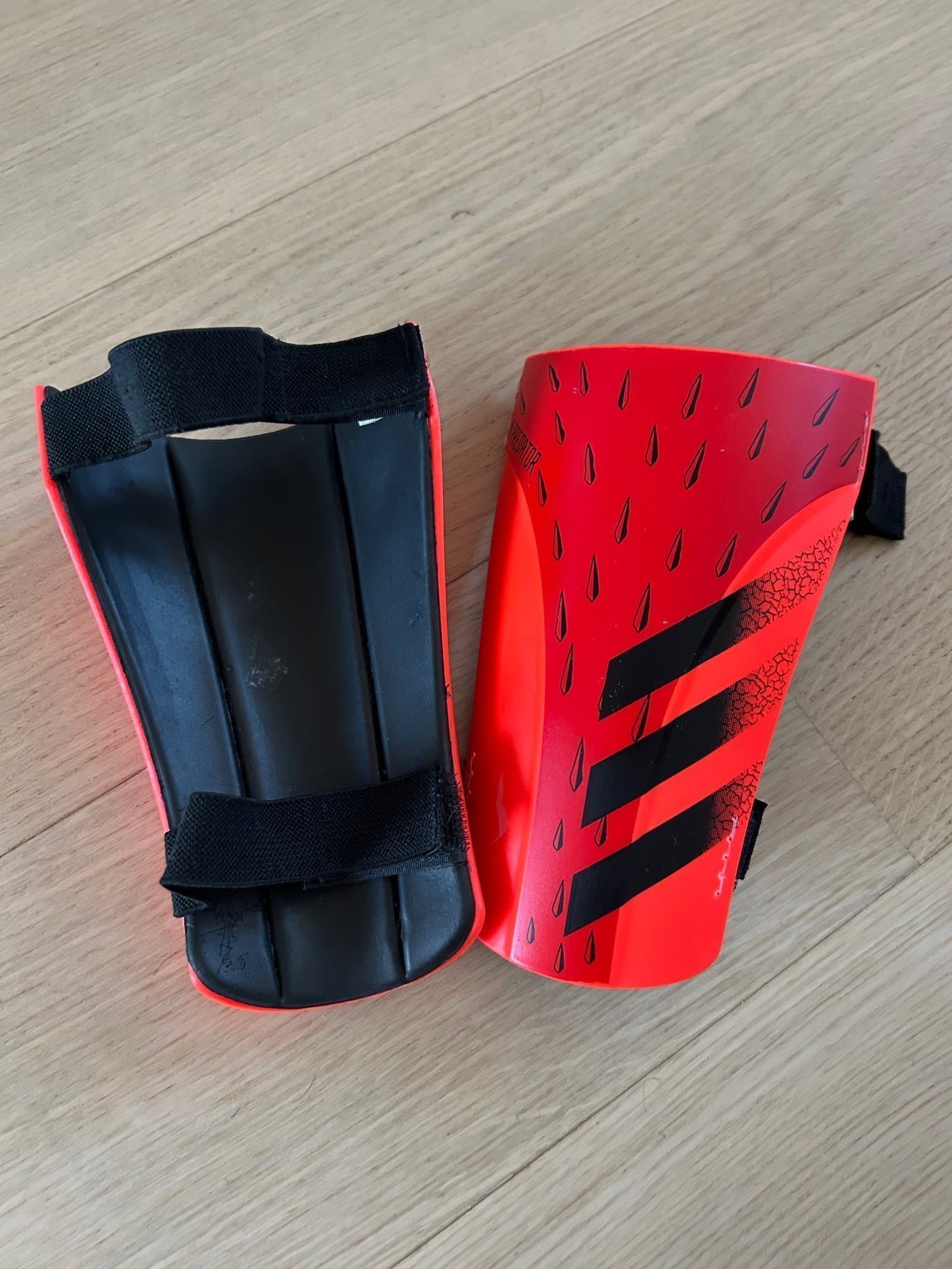 Adidas Predator fotbollsbenskydd