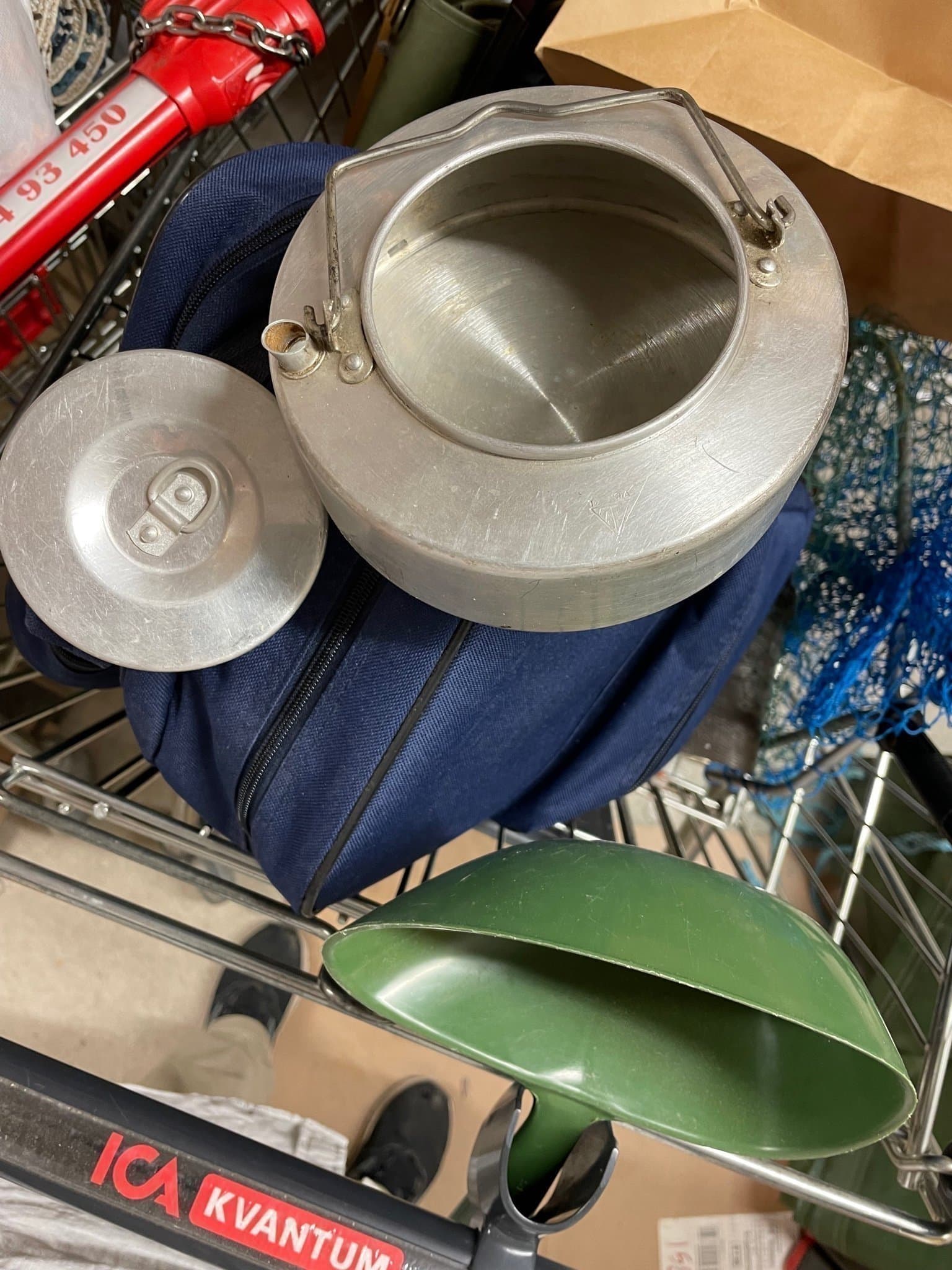 Ryggsäck oanvänd för 4 personer Picknick med muggar, 4 par bestick