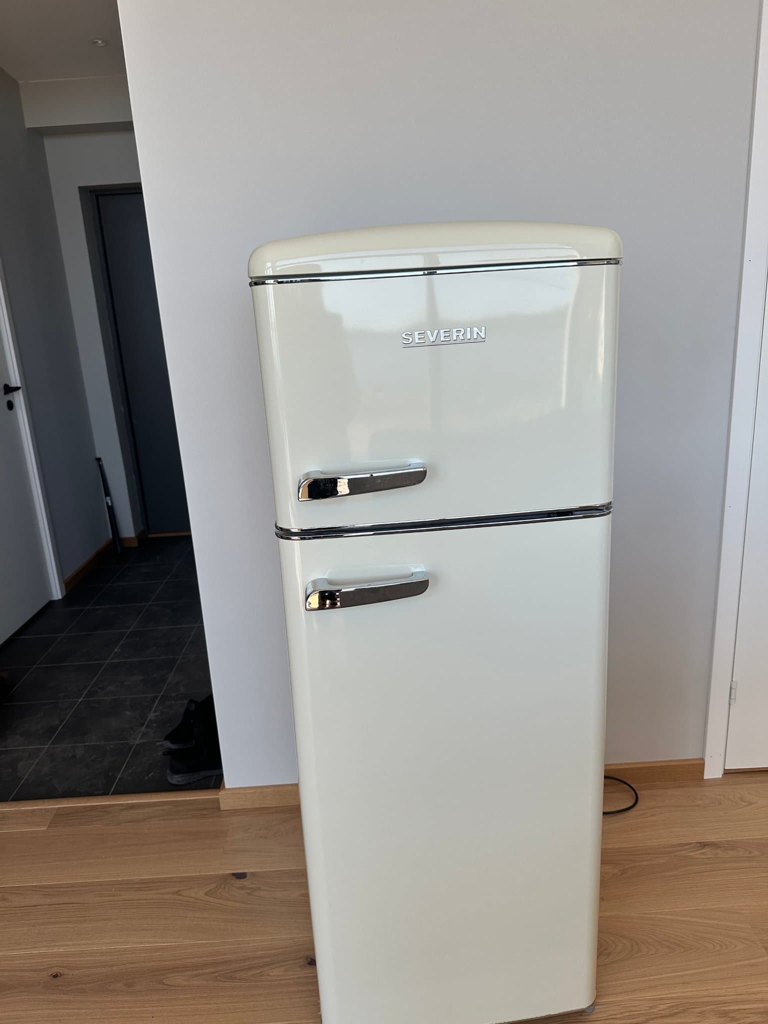 Severin Refrigerator with Freezer Compartment