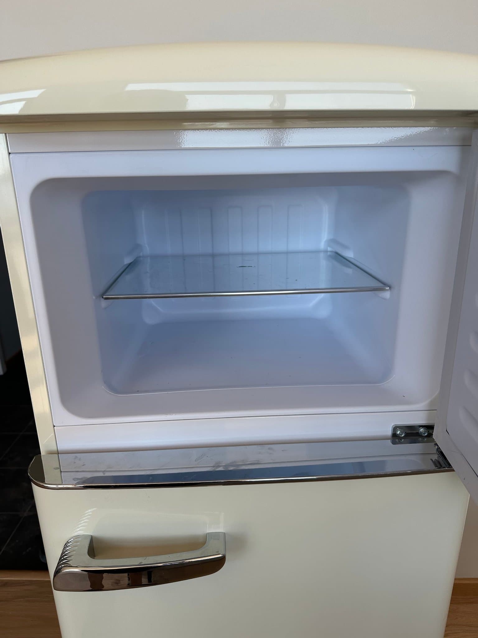 Severin Refrigerator with Freezer Compartment