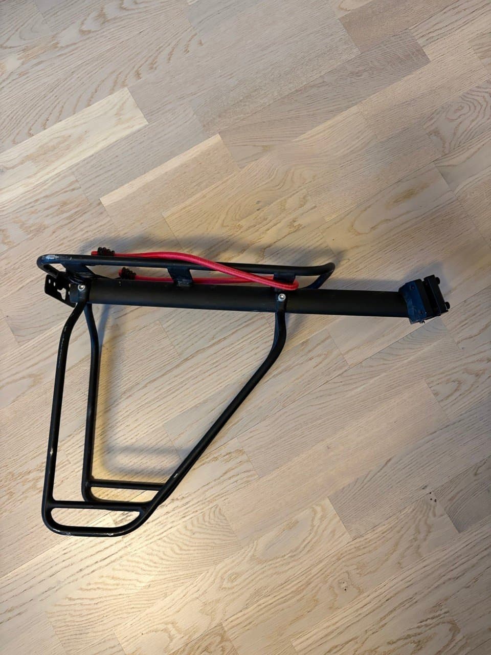 Cykelpakethållare för sadelstolpe