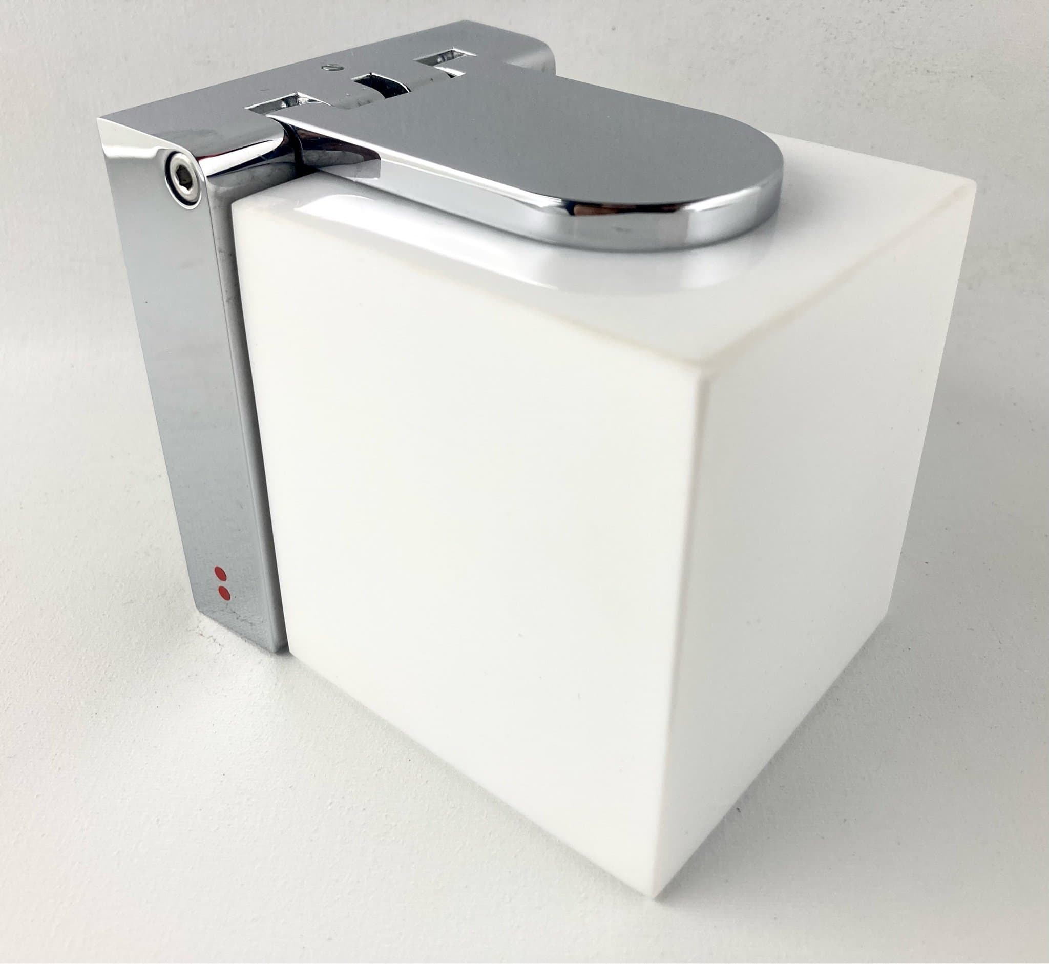 Fabbian Cubetto vägglampa vit glas krom Pamiodesign Italien