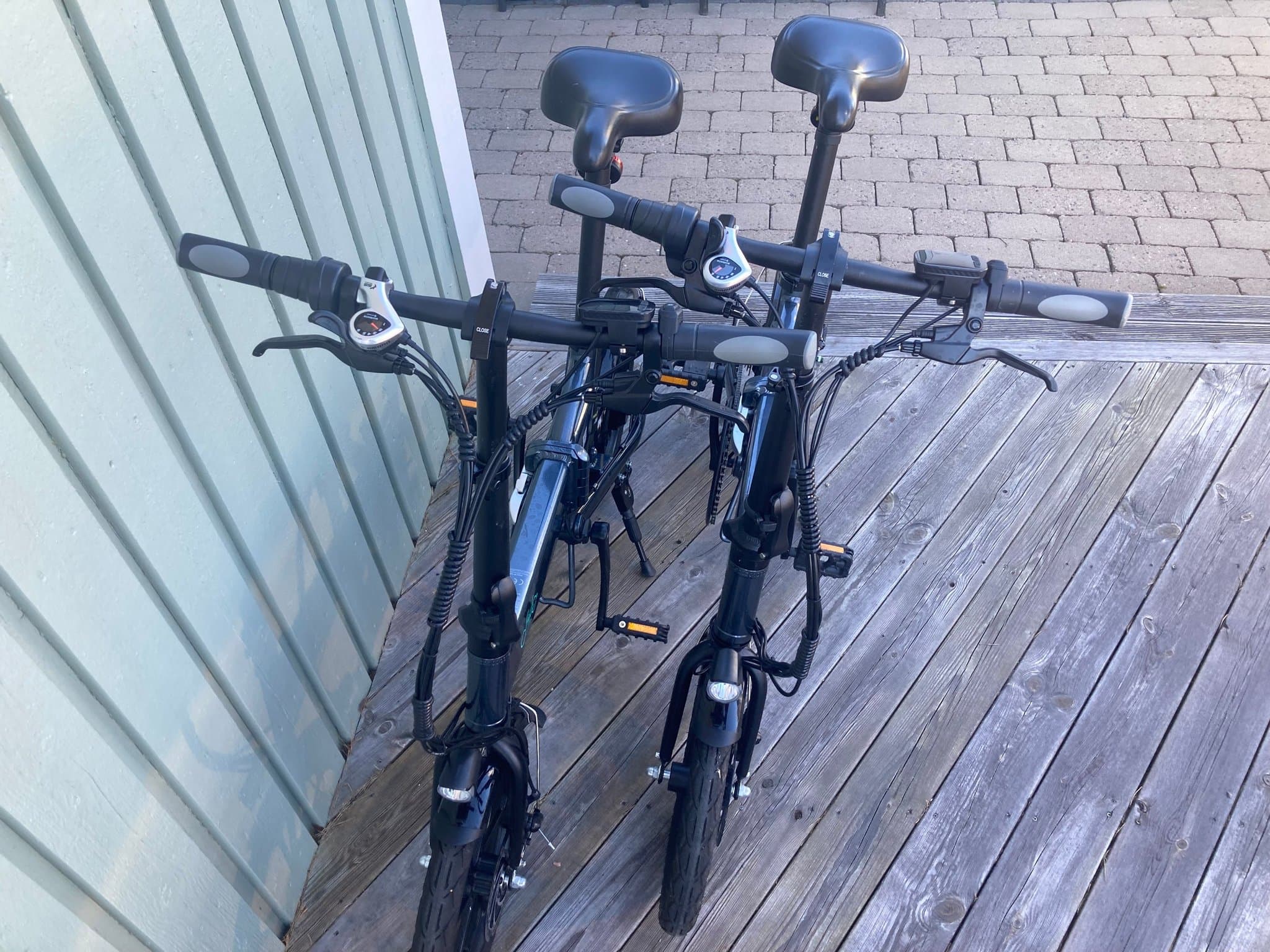 Två hopfällbara elcyklar Fiido D2S