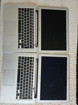Två MacBook Air för reservdelar