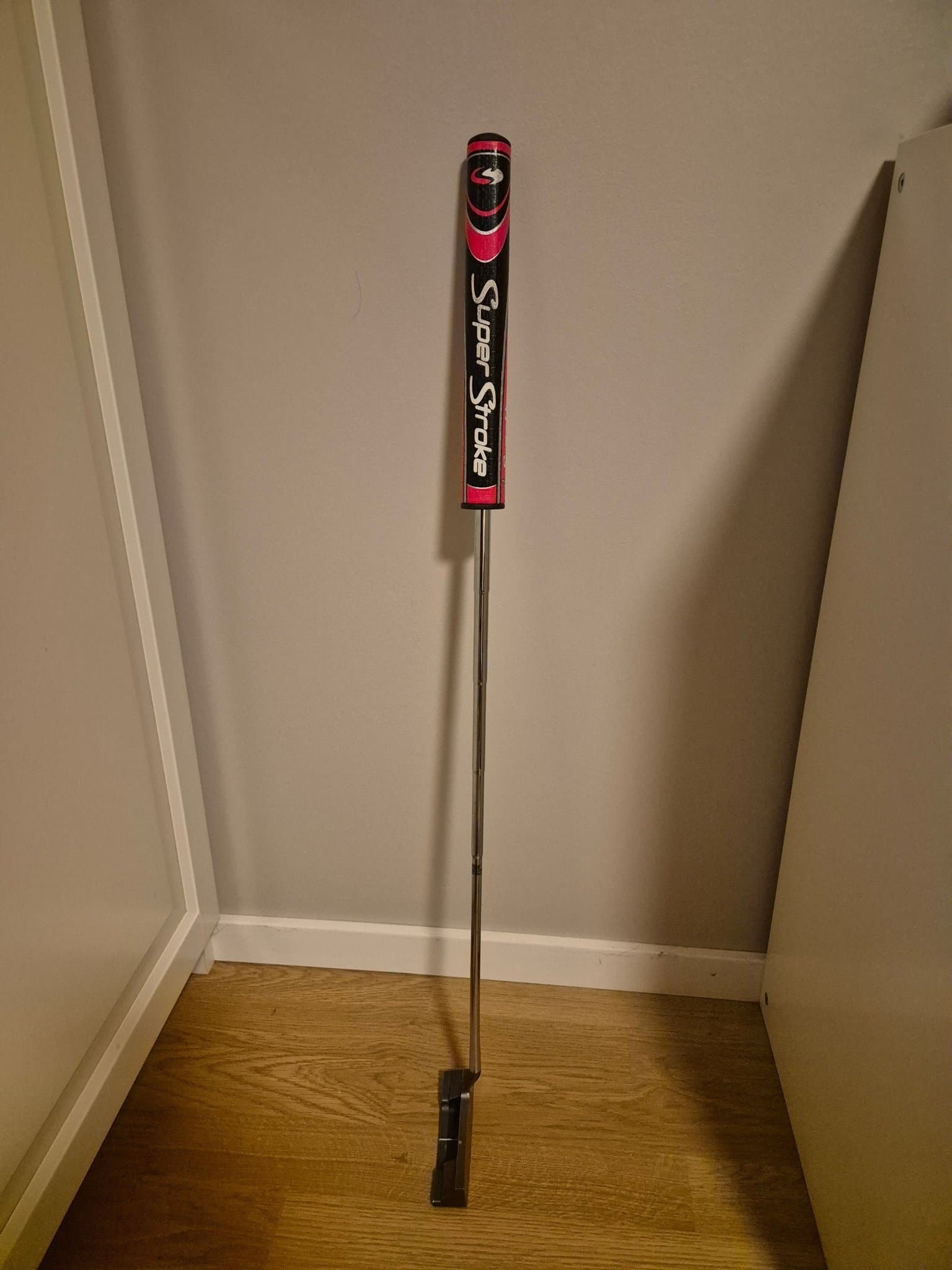 Carbite Putter med Super Stroke Grepp och Headcover