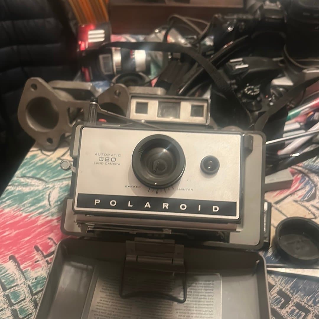 Polaroid 320 Land Camera