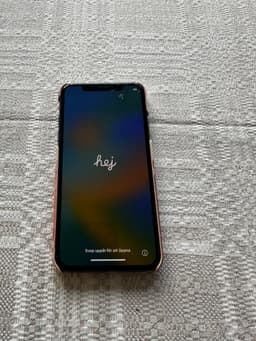 iPhone XR 64 GB Svart med skal och laddkabel