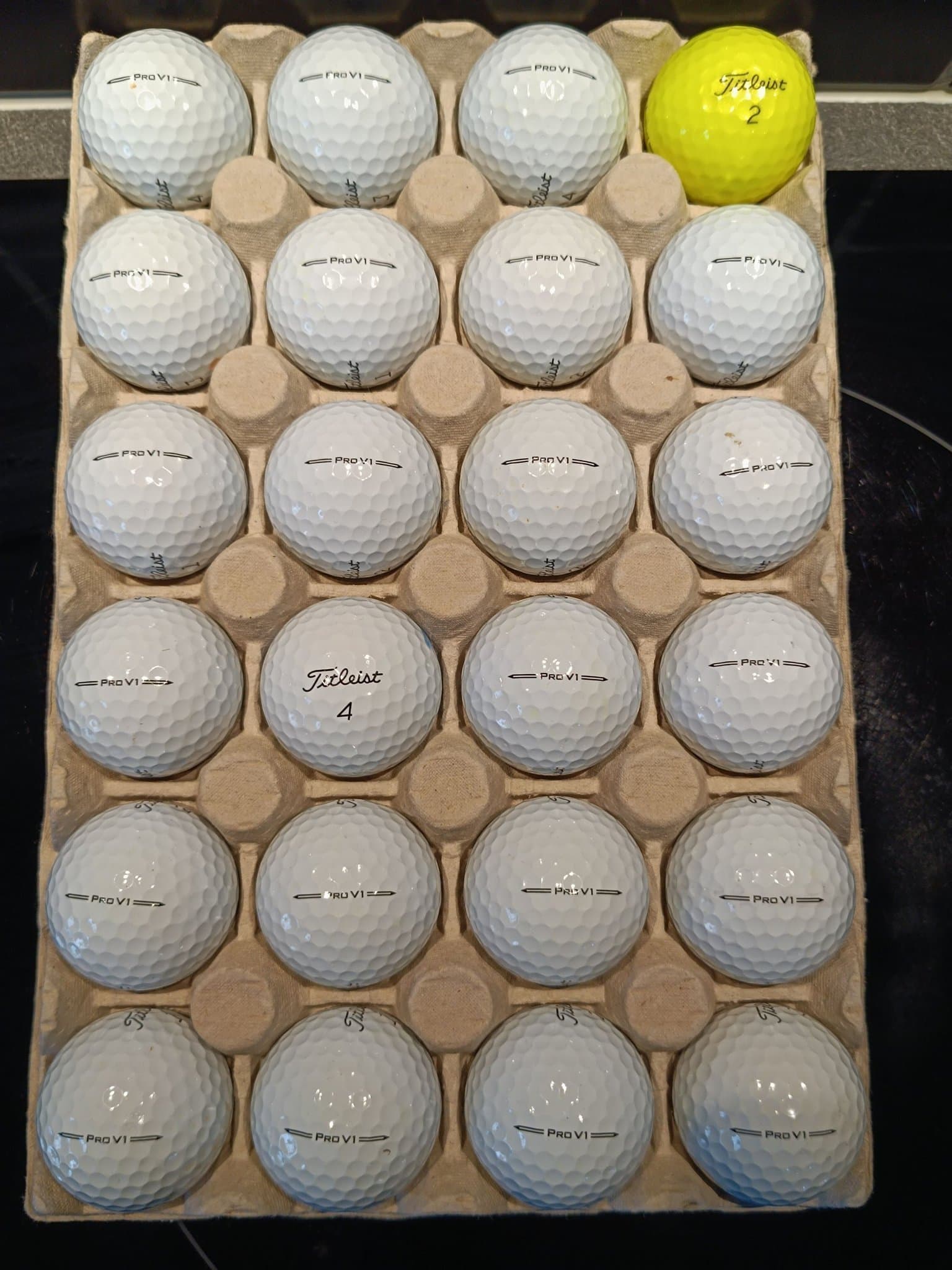 Titleist Pro V1 2023–2024 – 24 st – Förstasortering – Mycket Fina