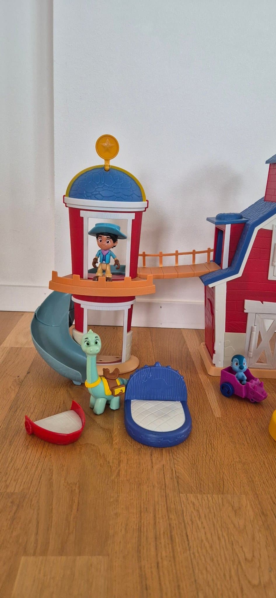 Dino Ranch lekset med figurer, ny men utan förpackning