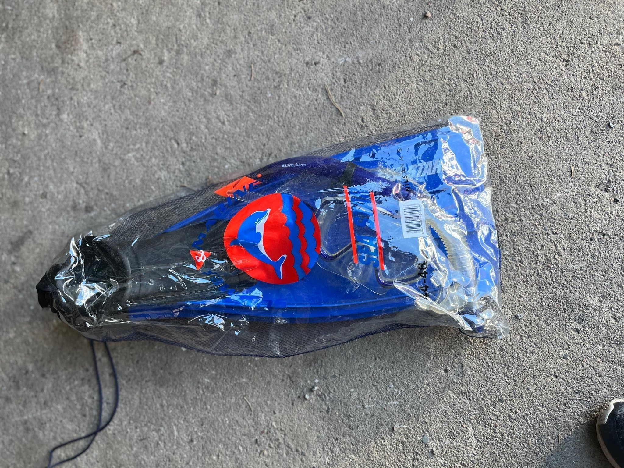 Dykset med cyklop, snorkel och simfenor