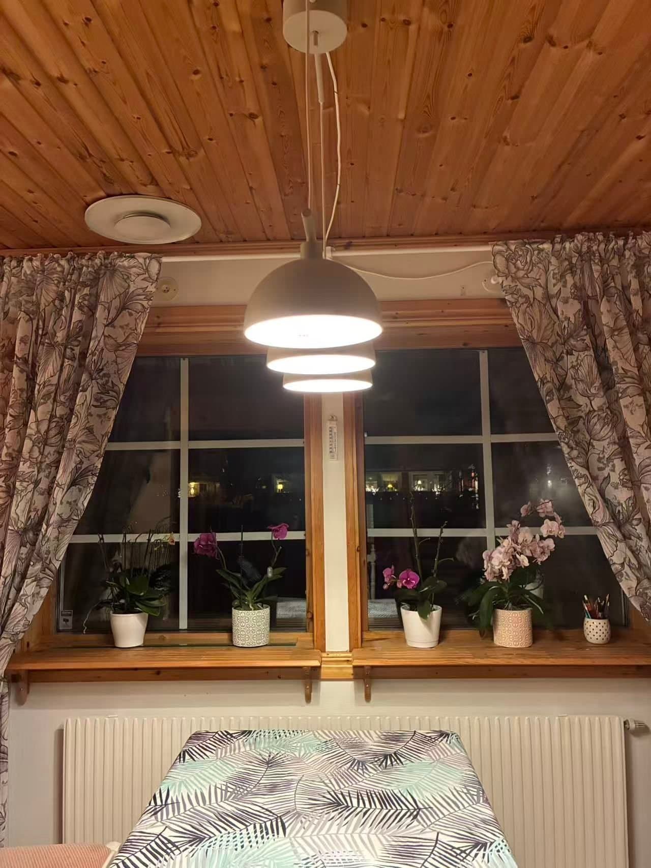 Herstal Vienda Taklampa, sandfärgad metall, 3-armad