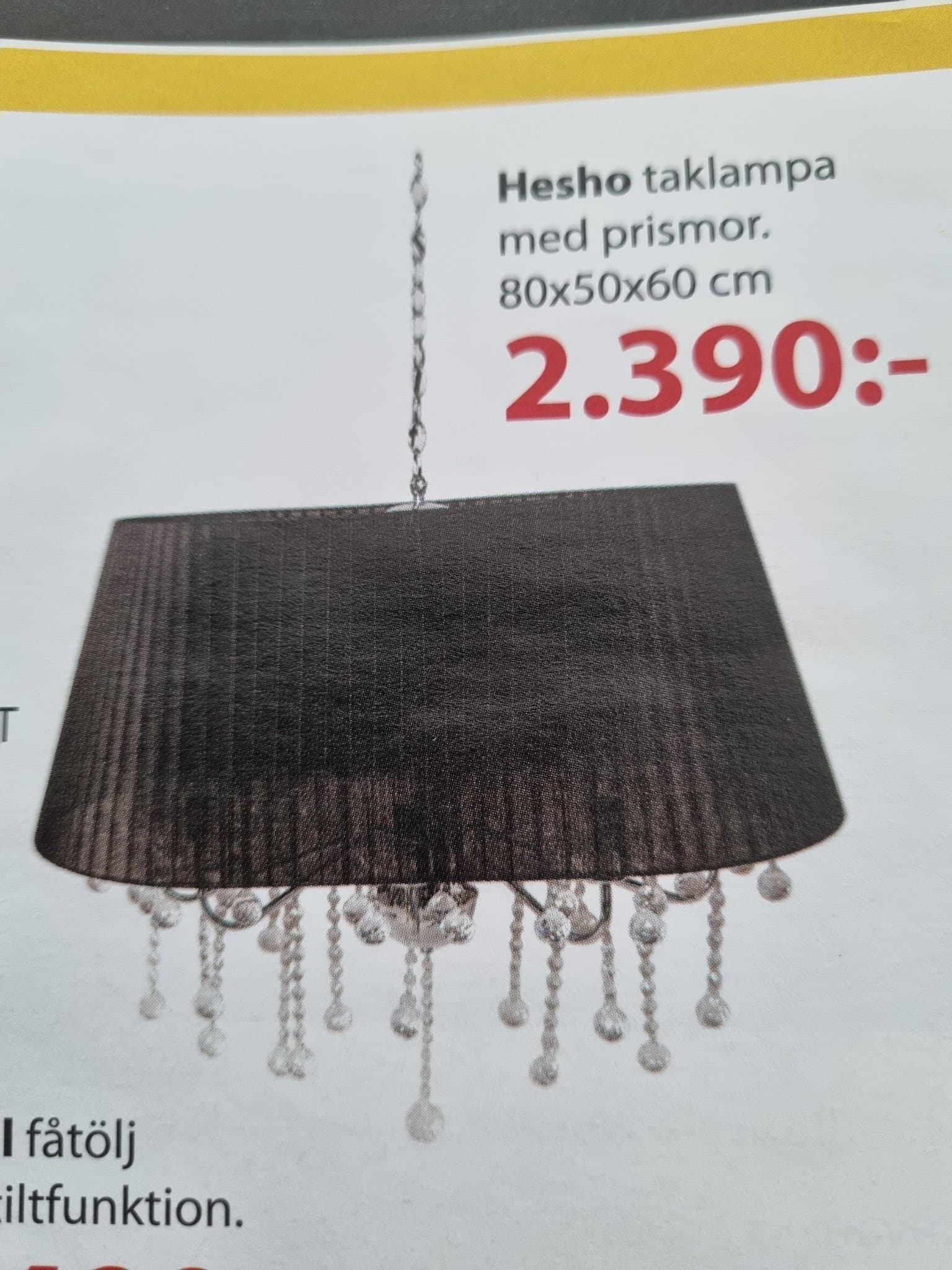 Svart lampa med skärm i organzatyg från Chilli