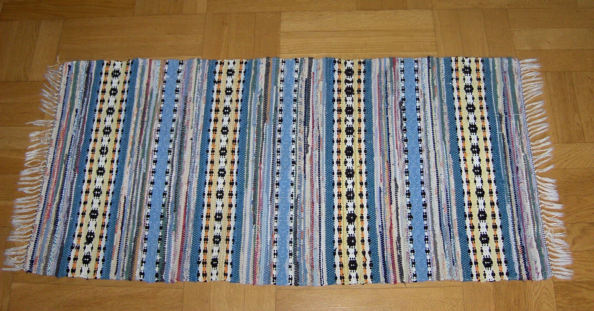 Hemvävd fin äldre Trasmatta med frans 130 cm x 57 cm